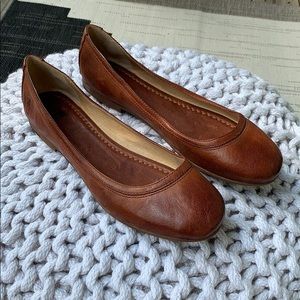 Brand new Frye Carson ballet flats